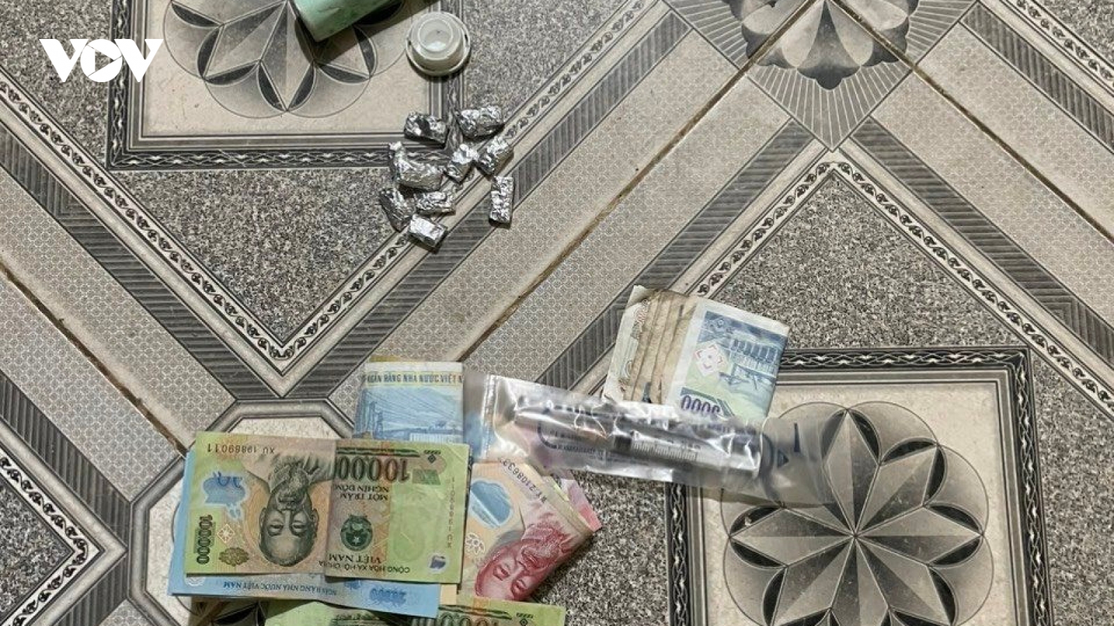 Bắt quả tang đối tượng tàng trữ trái phép chất ma túy