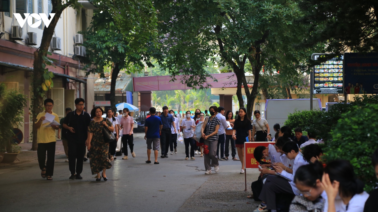Nhiều thí sinh ngoại tỉnh “cạnh tranh” vào 2 trường THPT chuyên hot nhất Hà Nội