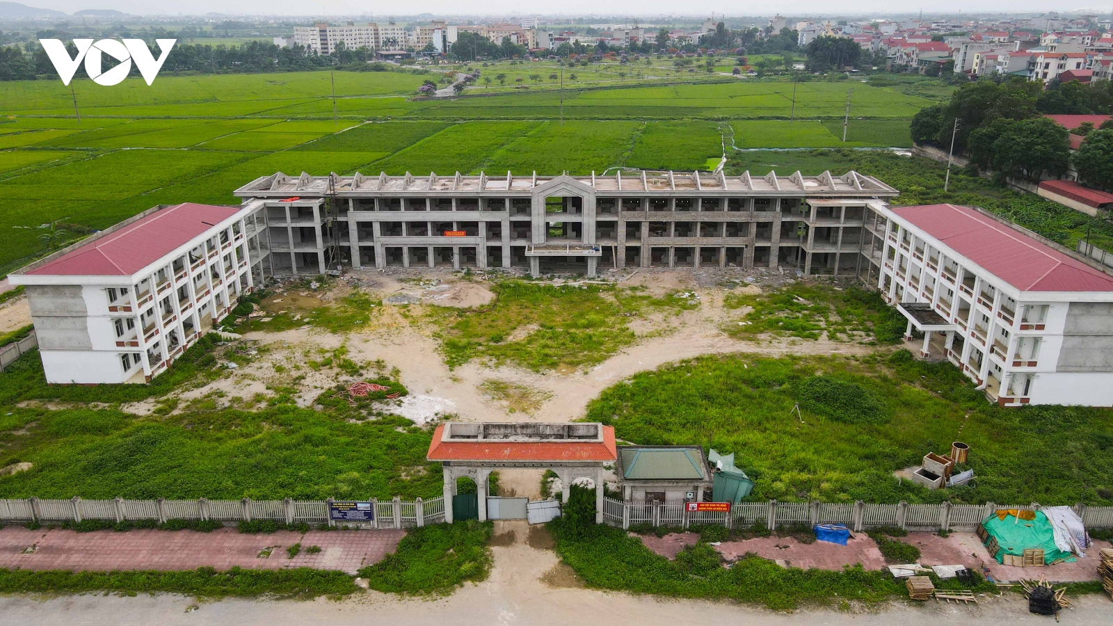 Cận cảnh Trường Tiểu học Đông Phong số 2 ở Bắc Ninh nằm phơi nắng, phơi mưa
