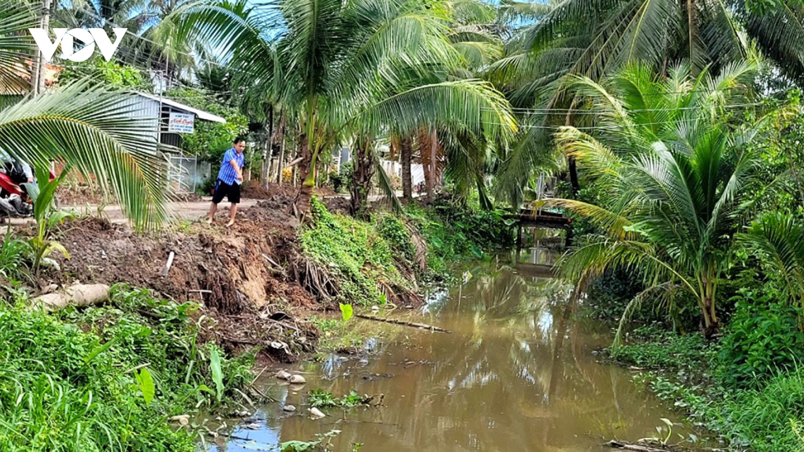 Tiền Giang: Cần làm rõ việc dân tố nhà thầu vét kênh, bán bùn đất thu lợi