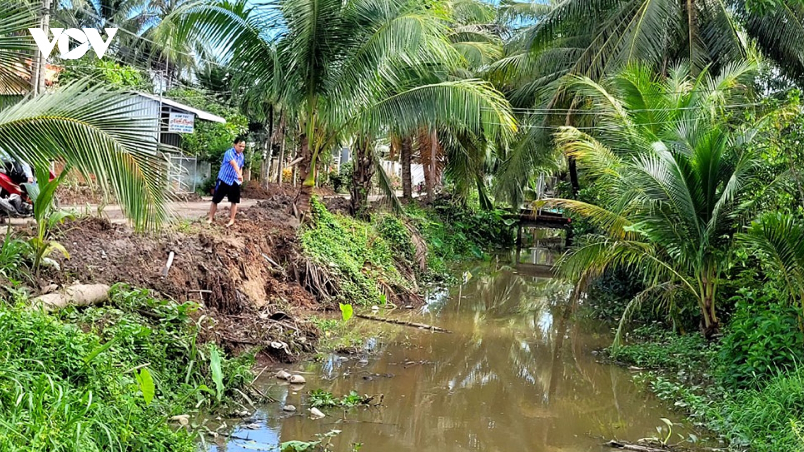 Tiền Giang: Cần làm rõ việc dân tố nhà thầu vét kênh, bán bùn đất thu lợi