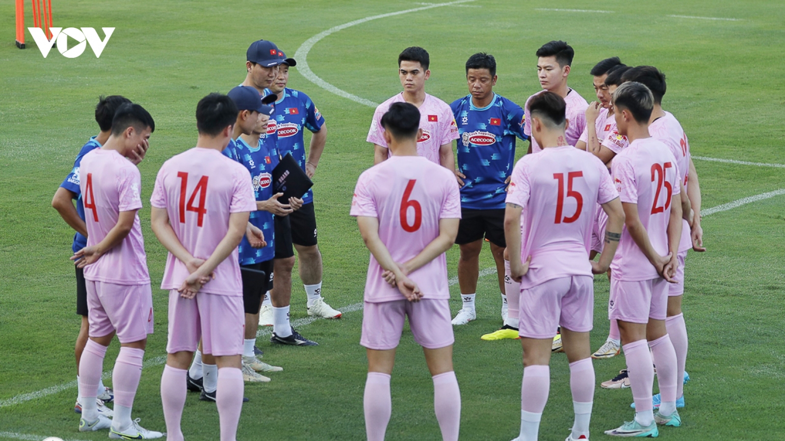 Trụ cột ĐT Việt Nam nói gì trong buổi tập đầu tiên dưới thời HLV Kim Sang Sik?