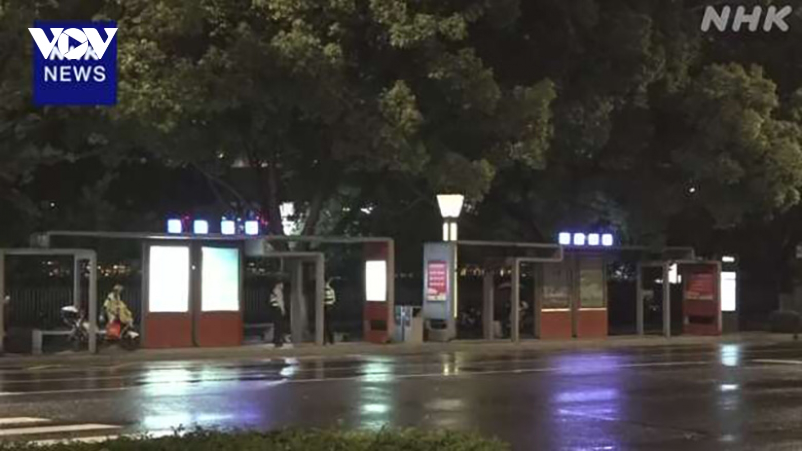 Xe buýt chở học sinh Nhật bị một người đàn ông tấn công bằng dao
