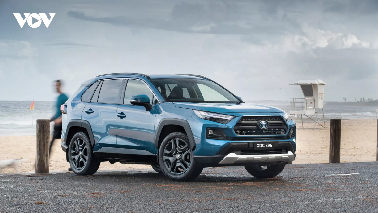 Toyota sẽ ngừng bán các biến thể chạy xăng của Corolla Cross, Camry, RAV4