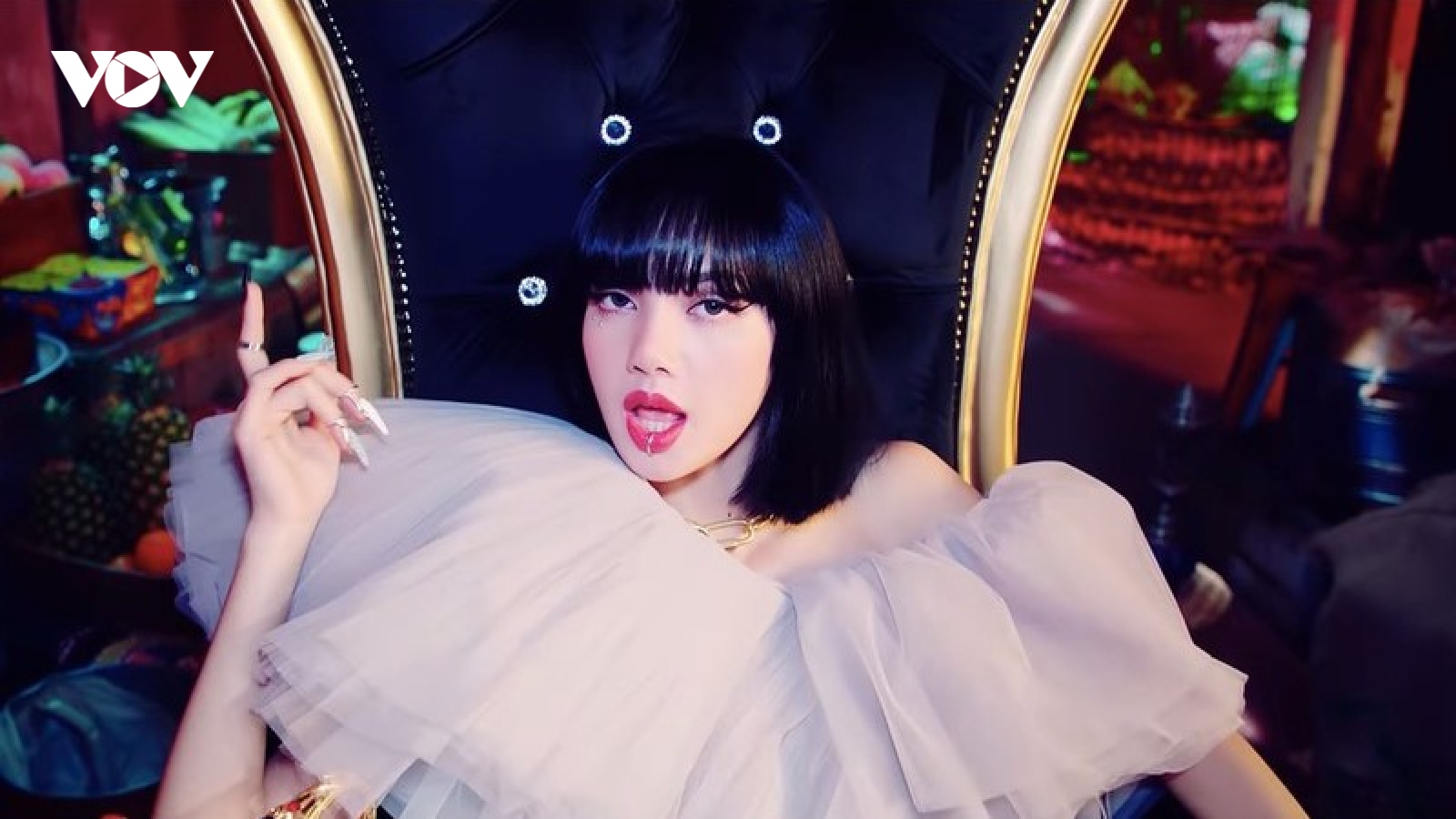 Lisa phá kỷ lục của BTS và hé lộ MV mới đầy bốc lửa!