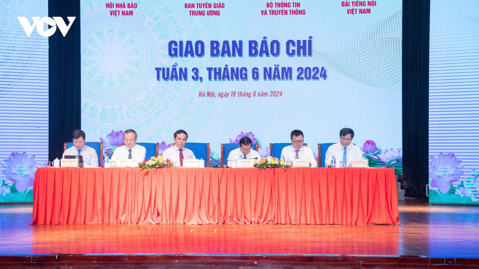 "Báo chí đang trong giai đoạn chuyển đổi, cần những bước đi thận trọng"