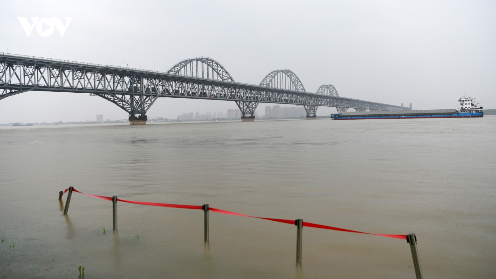Mưa lũ ở miền Nam Trung Quốc, gần 100 sông hồ vượt mức báo động