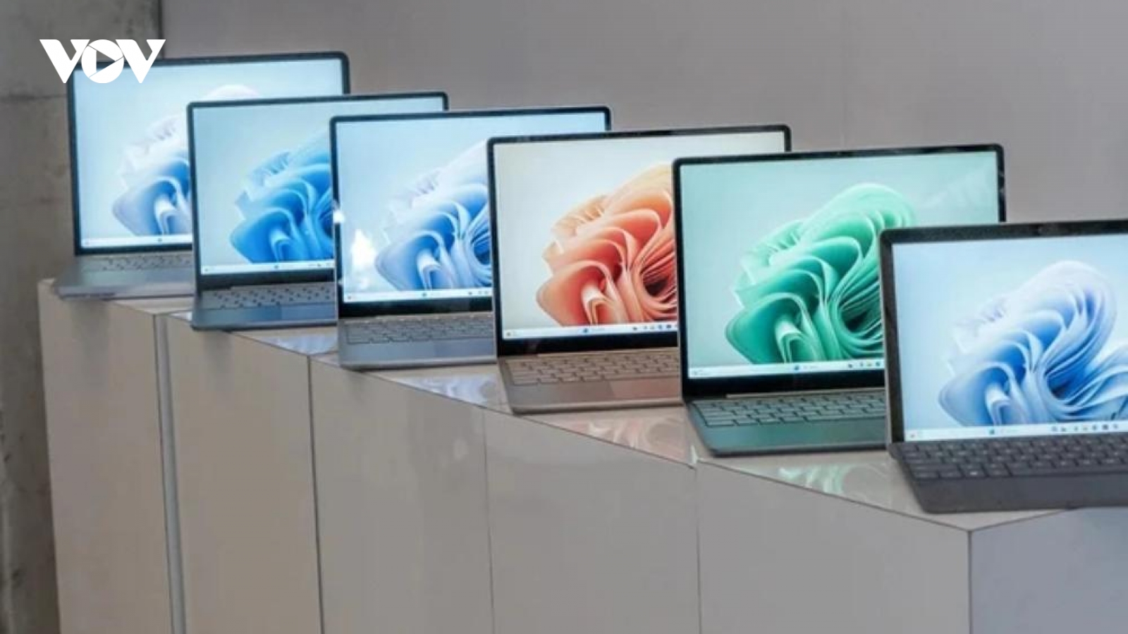 Microsoft: Máy tính Windows ARM sẽ mạnh mẽ hơn MacBook Air M3