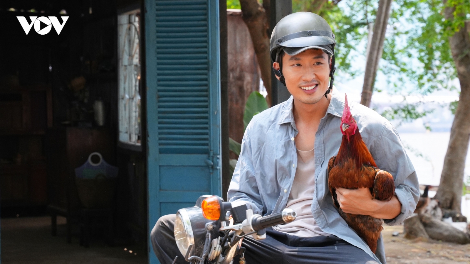 Hết làm “bad boy”, Tuấn Trần lột xác thành “đá gà boy” trong làm giàu với ma
