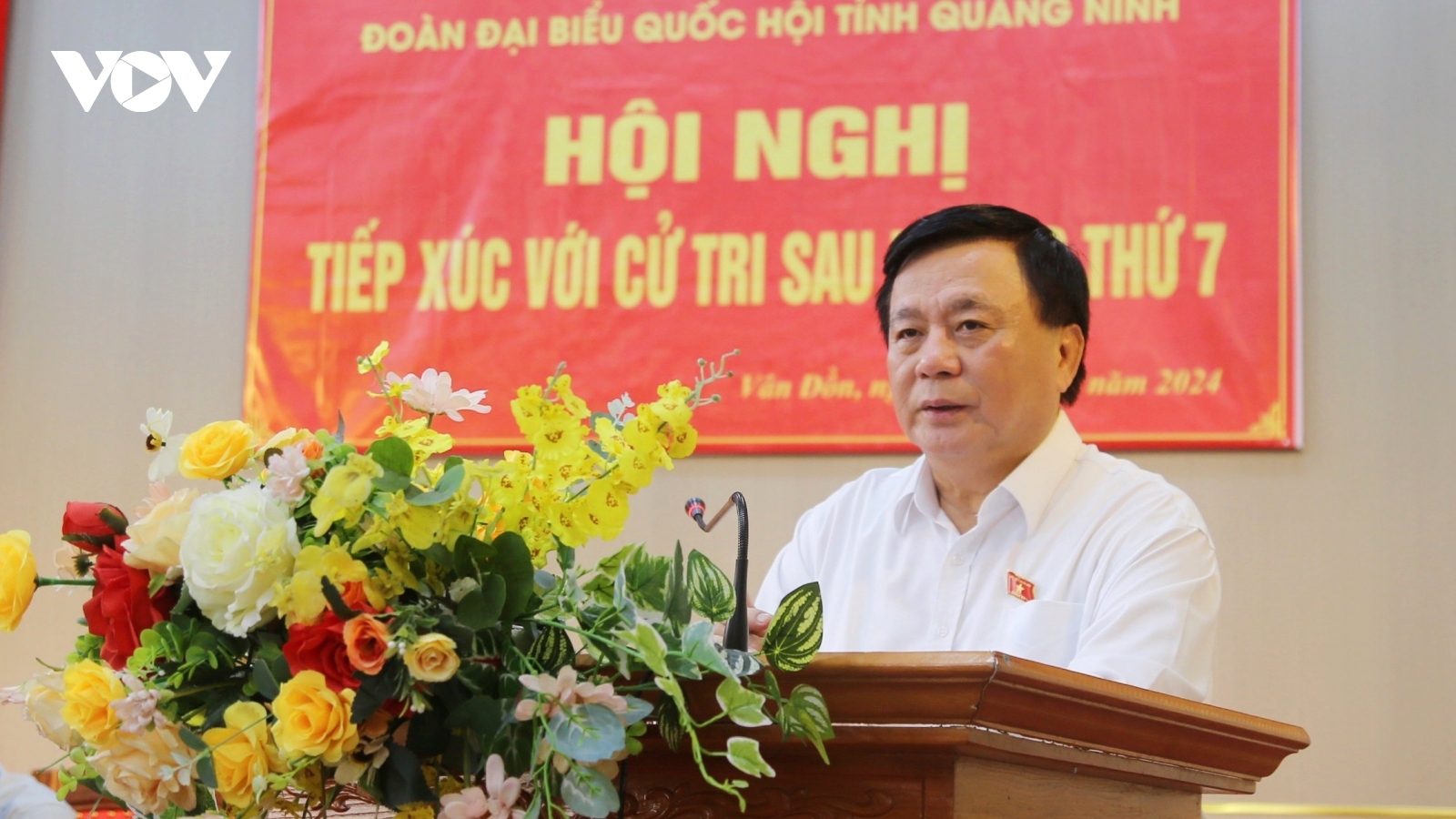Uỷ viên Bộ Chính trị Nguyễn Xuân Thắng tiếp xúc cử tri huyện đảo Vân Đồn