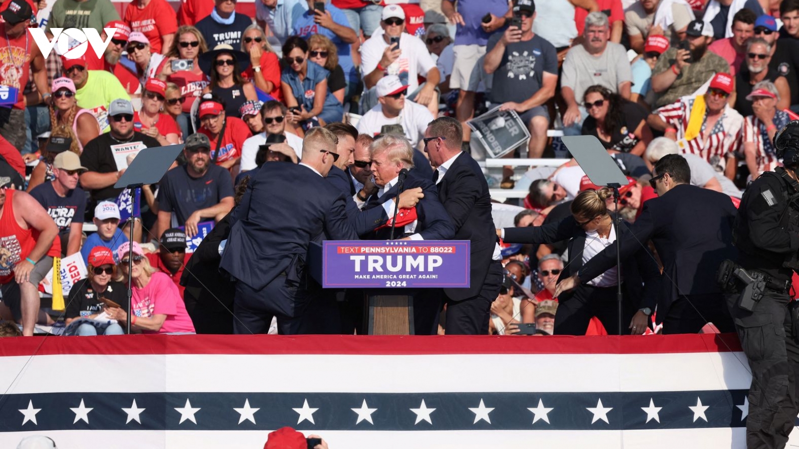 Nước Mỹ và thế giới ngỡ ngàng trước việc ông Donald Trump bị bắn