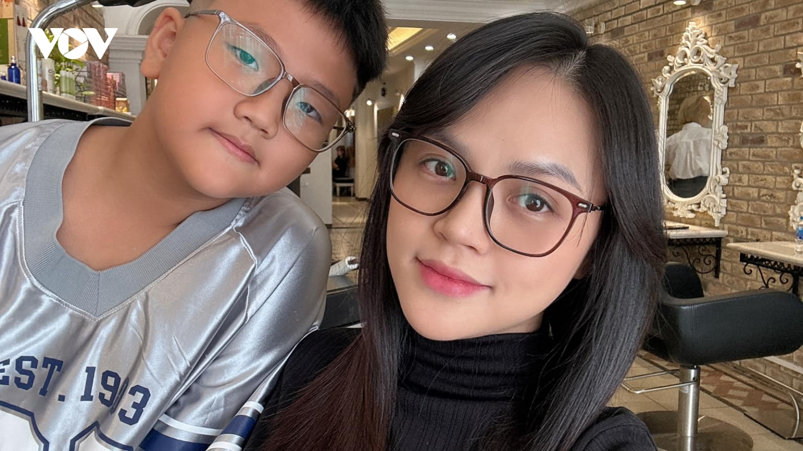 Nhan sắc Thu Quỳnh sau hơn 1 tháng sinh con gái