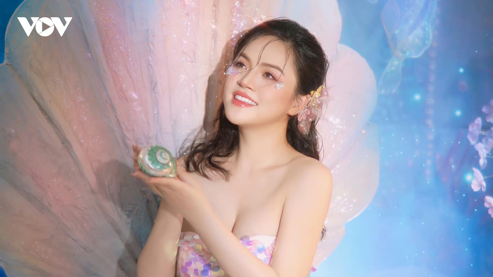 Thu Quỳnh hóa thân thành nàng tiên cá, khoe ảnh thời mang bầu