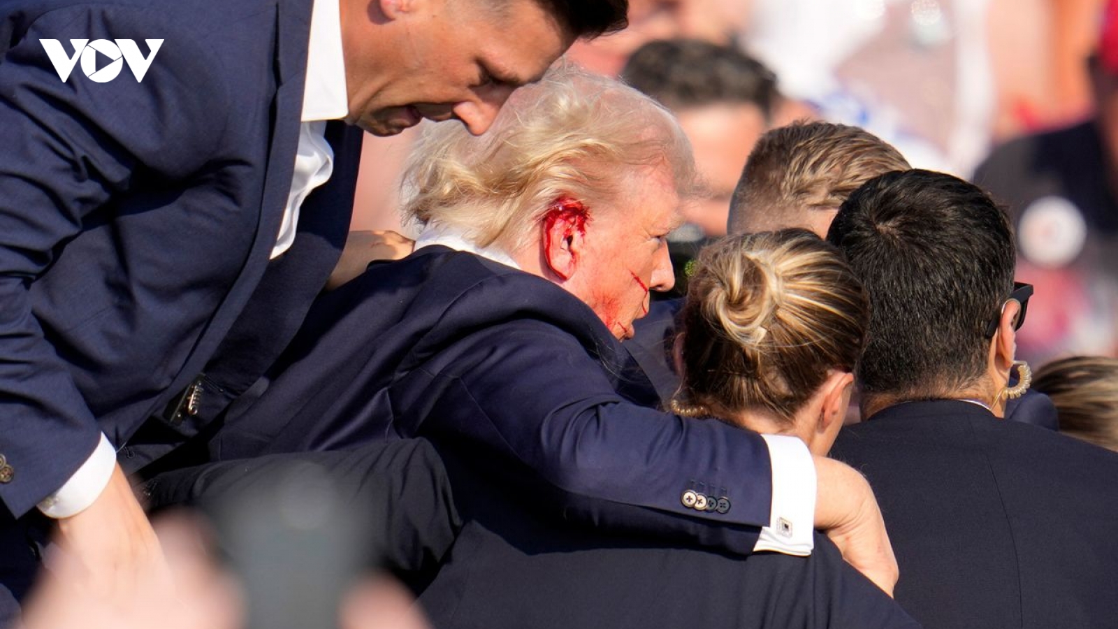 Toàn cảnh quốc tế chiều 14/7: Ông Trump bị ám sát hụt bởi tay súng 20 tuổi