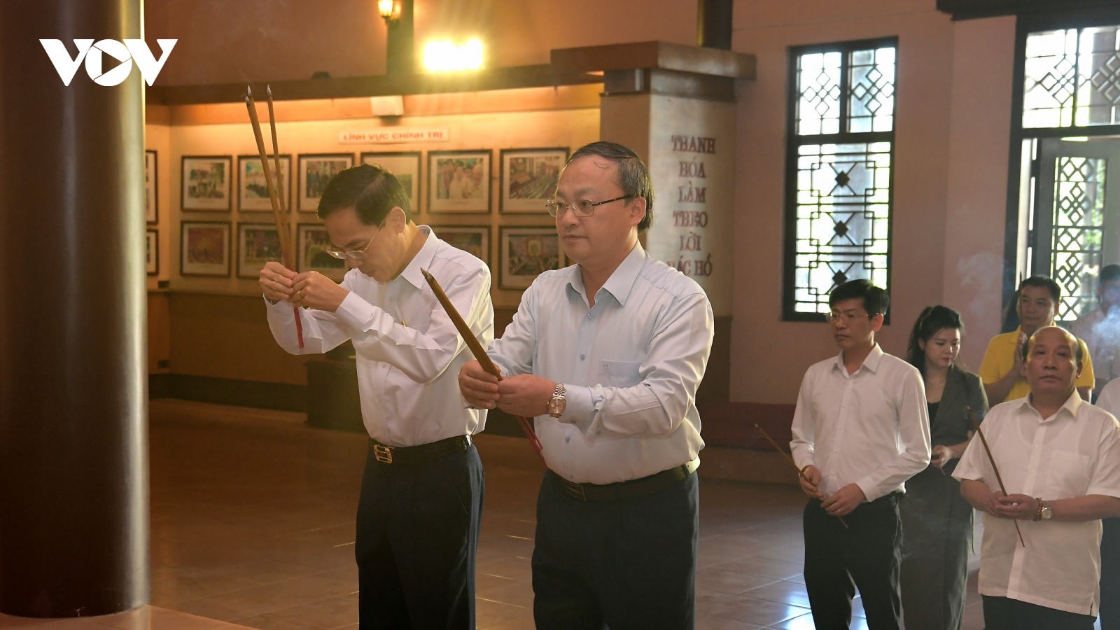 Lãnh đạo VOV dâng hương tưởng niệm Bác Hồ tại Thanh Hóa