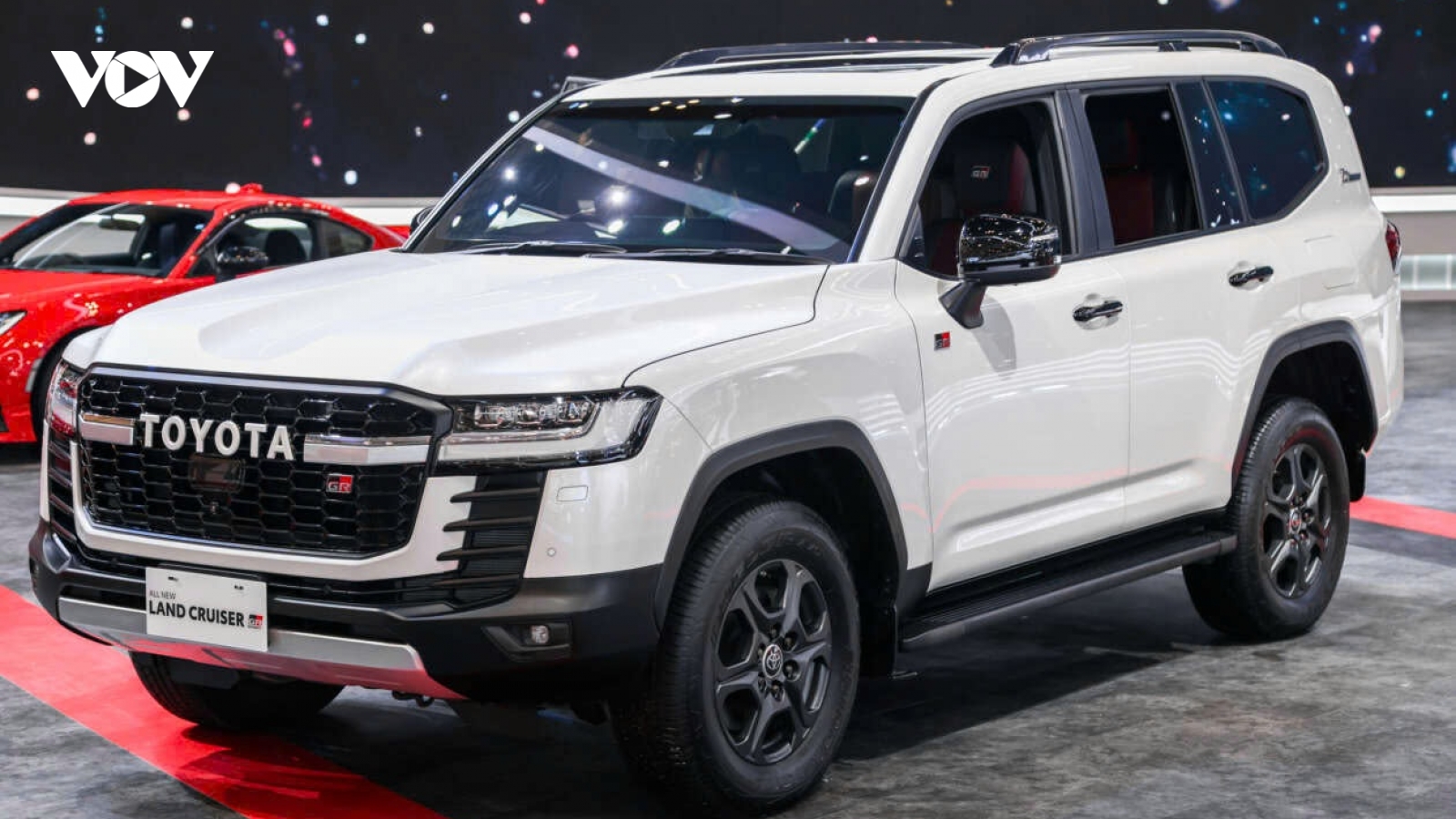 Khám phá Toyota Land Cruiser 300 GR Sport 2024 vừa xuất hiện