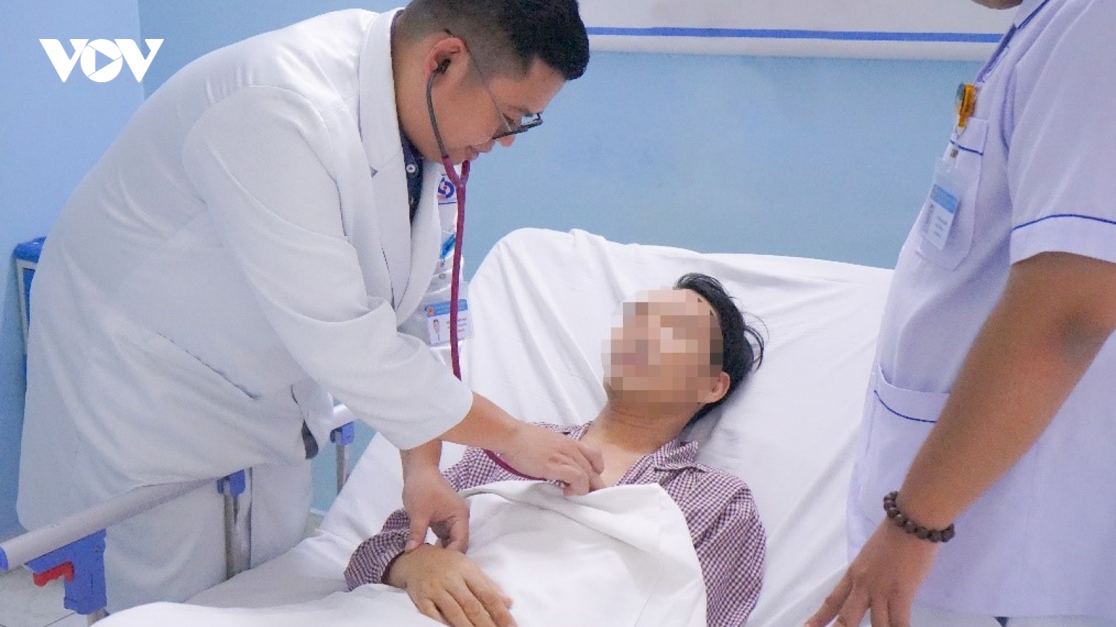 Cứu sống người đàn ông đột ngột ngưng thở khi đang uống cà phê