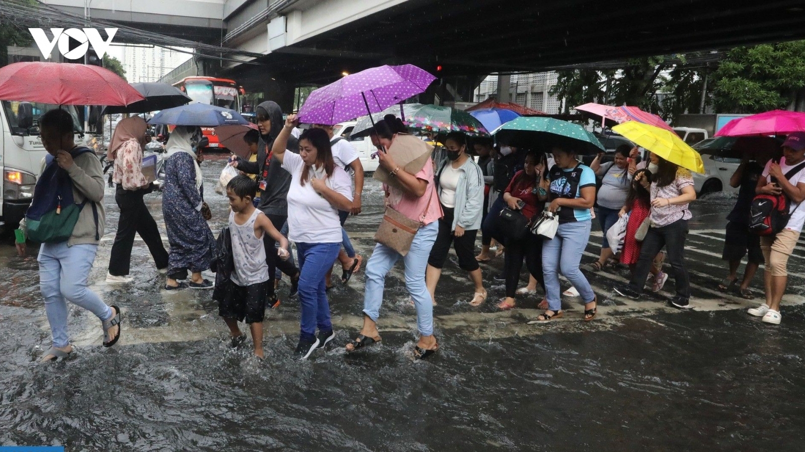 Philippines đóng cửa các cơ quan Chính phủ, trường học vì bão Carina