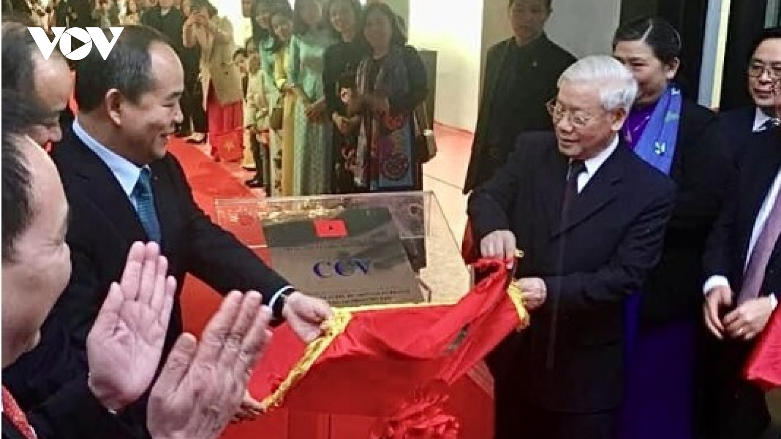 Party chief creates trust for Vietnamese people at home and abroad