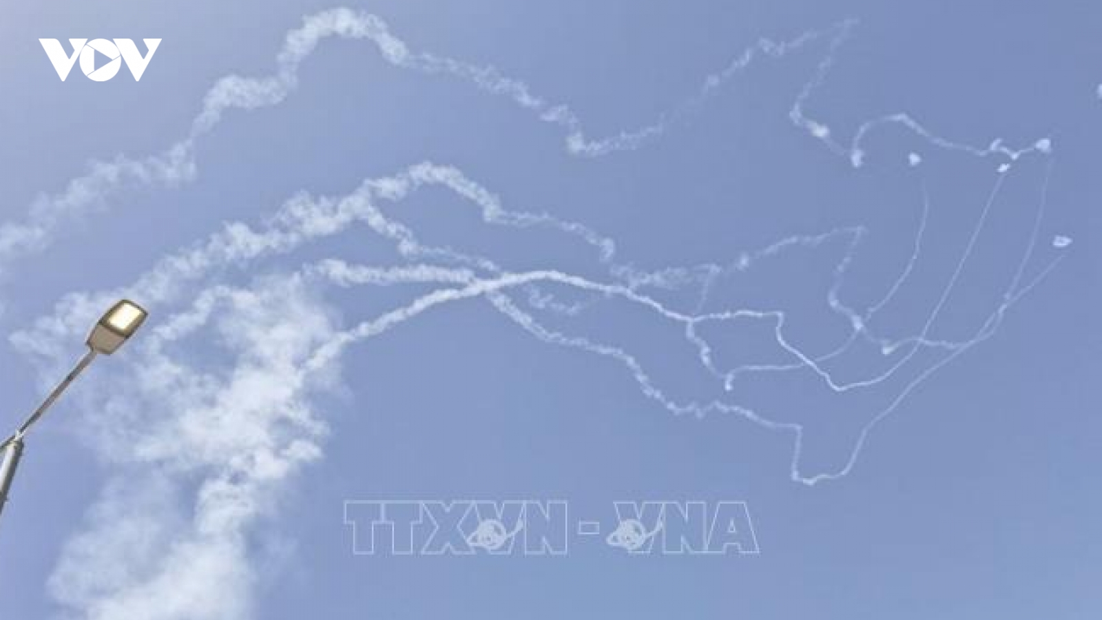 Hezbollah lần đầu tiên tấn công mục tiêu quân sự của Israel