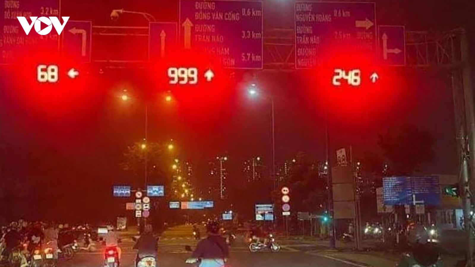 Chuyên gia: "Bỏ đồng hồ đếm ngược trên đèn tín hiệu giao thông là phù hợp"