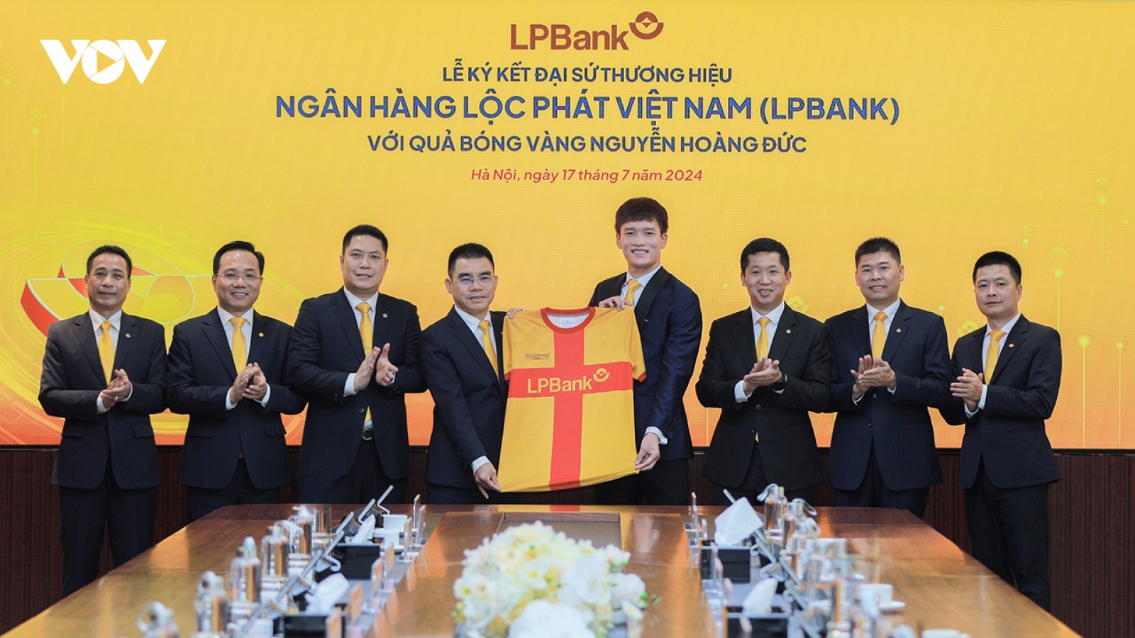 Quả bóng vàng Hoàng Đức được lựa chọn làm Đại sứ thương hiệu Ngân hàng LPBank