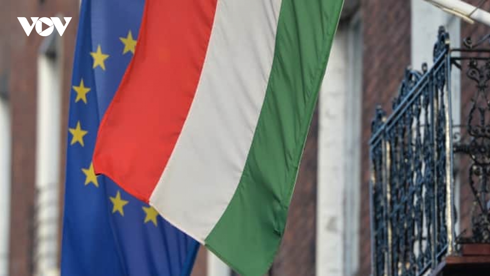 EU lo ngại việc Hungary nới lỏng lệnh nhập cảnh cho người Nga và Belarus