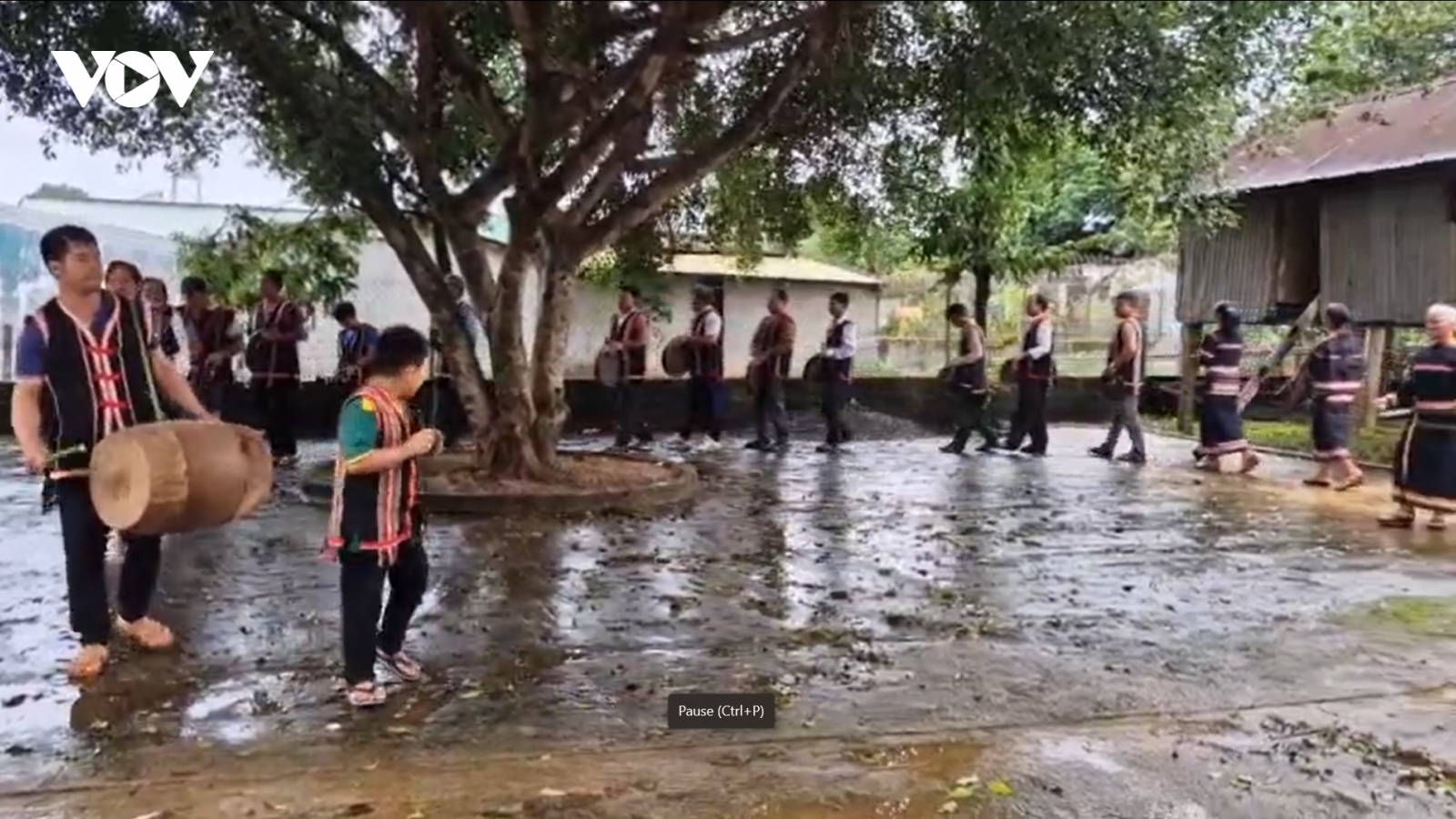 Người dân Tây Nguyên tấu chiêng tiễn biệt Tổng Bí thư Nguyễn Phú Trọng