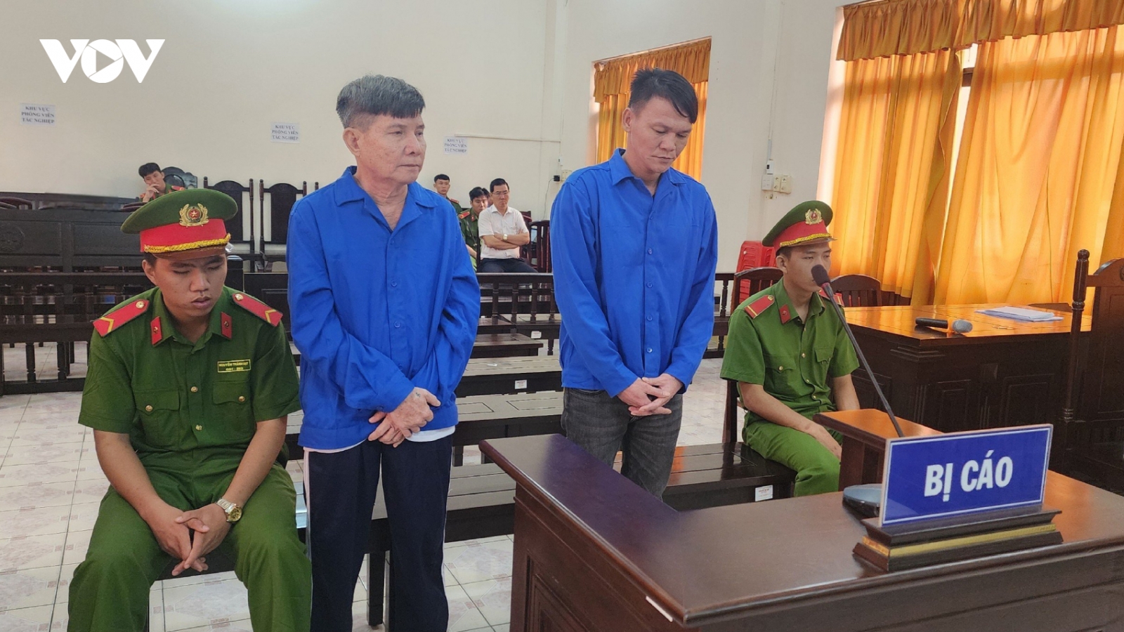 Trộm 27 lượng vàng, 2 bị cáo lĩnh án 31 năm tù