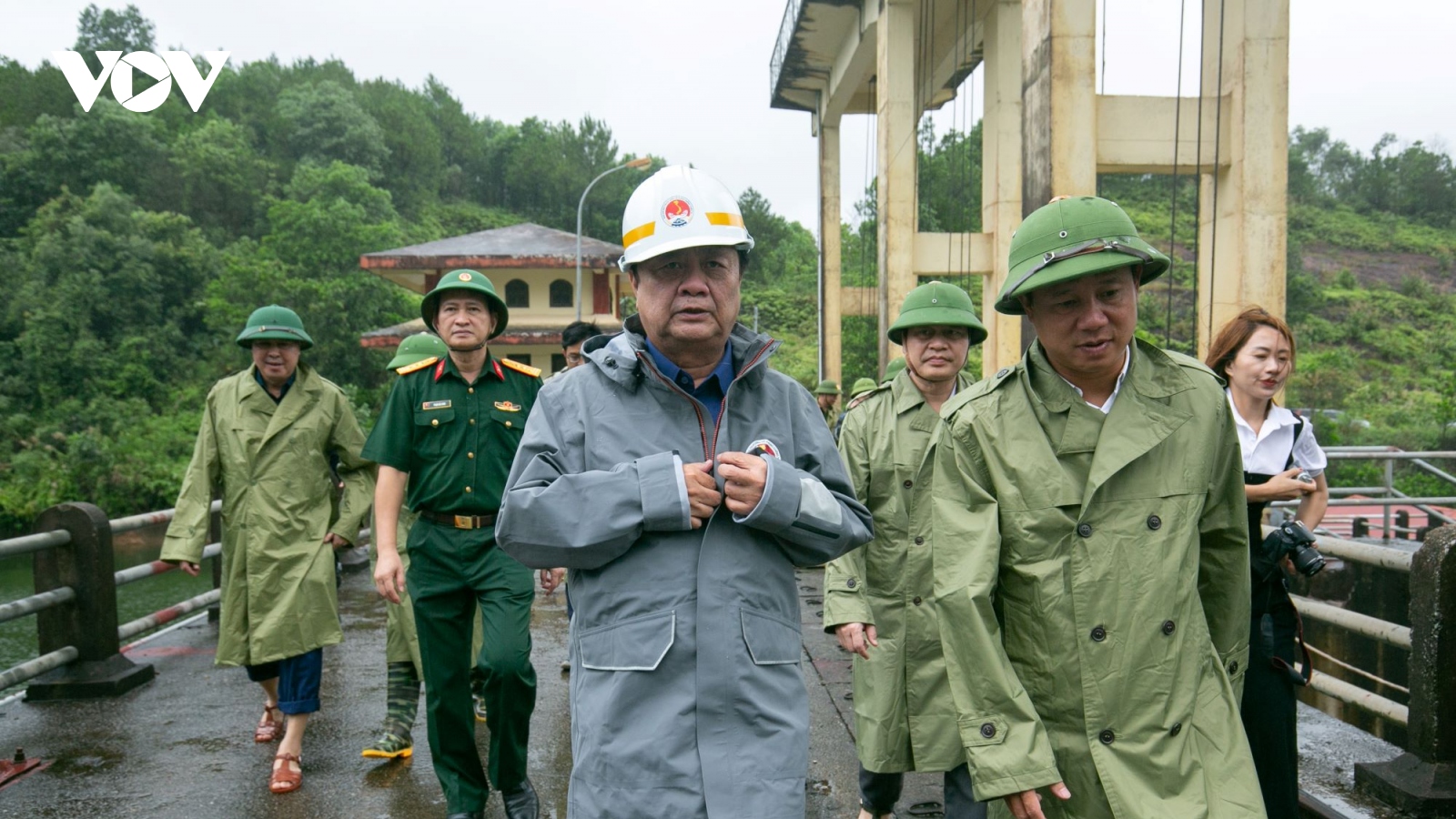 Bộ trưởng NN&PTNT kiểm tra công tác phòng chống bão số 2 tại Quảng Ninh