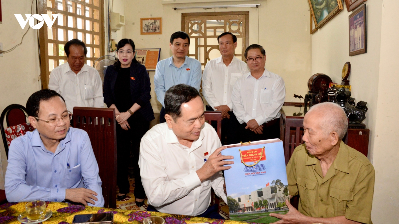Chủ tịch Quốc hội: Kịp thời khen thưởng gia đình chính sách tự lực vươn lên