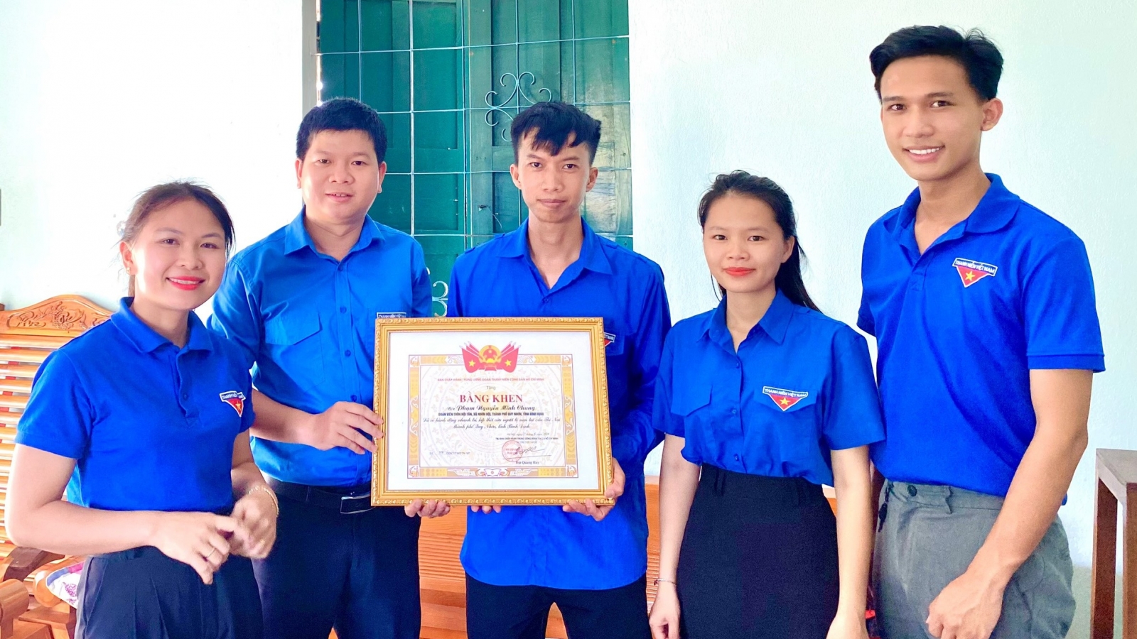Trung ương Đoàn tặng Bằng khen cho thanh niên cứu người phụ nữ nhảy cầu
