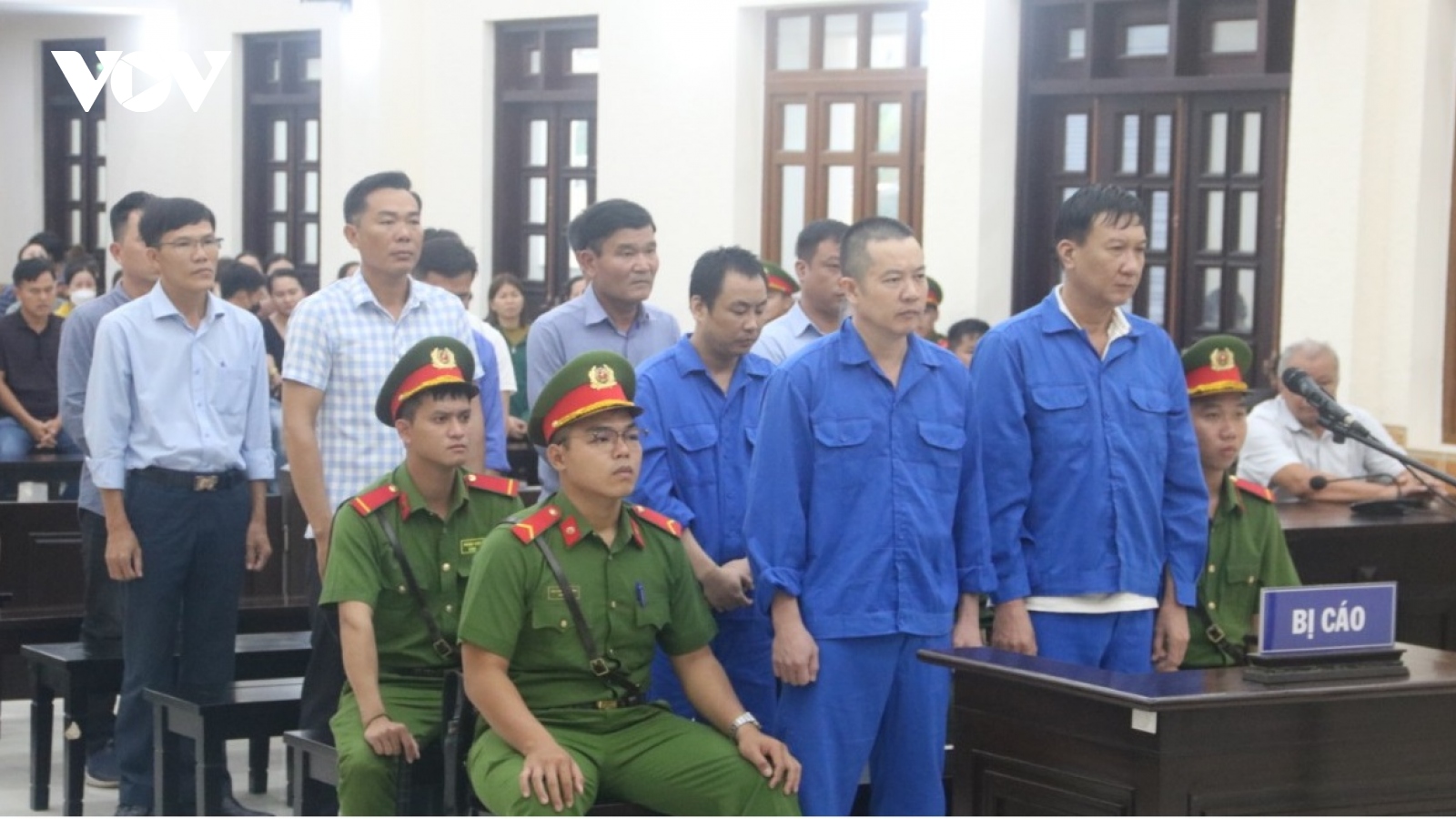 Hàng hoạt cựu cán bộ thuộc Cục Quản lý thị trường Bình Thuận lĩnh án phạt