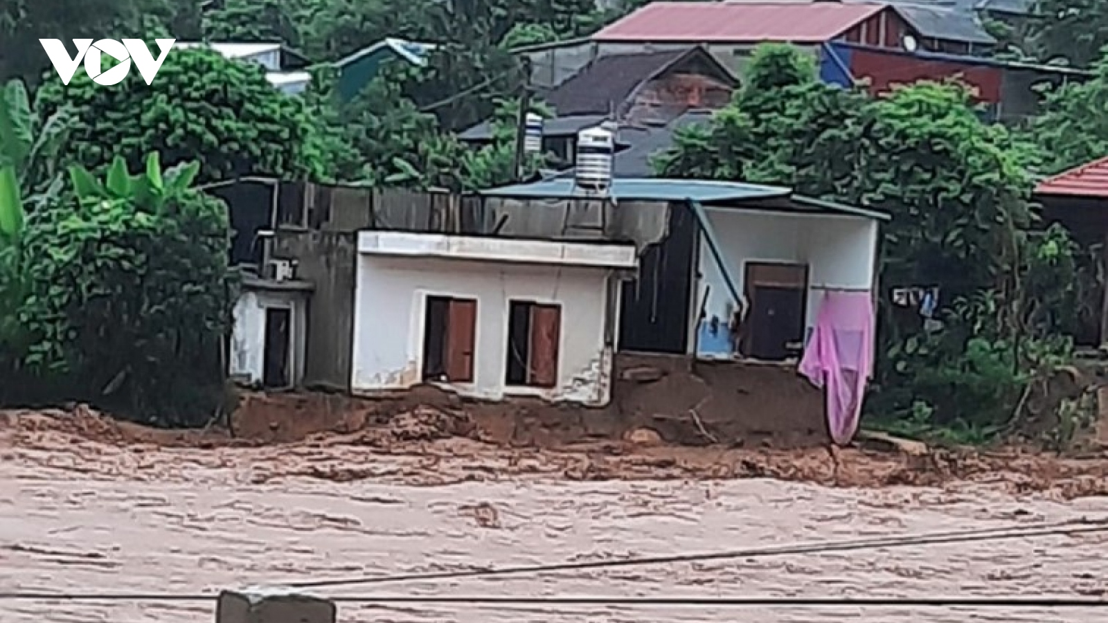 Three dead and three missing following string of landslides in Son La