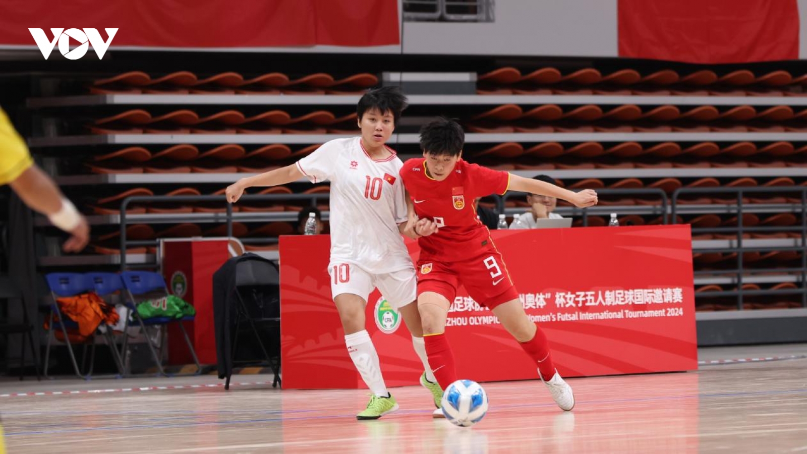 Thắng đội bóng Trung Quốc 3-0, đại diện bóng đá Việt Nam tiến gần chức vô địch