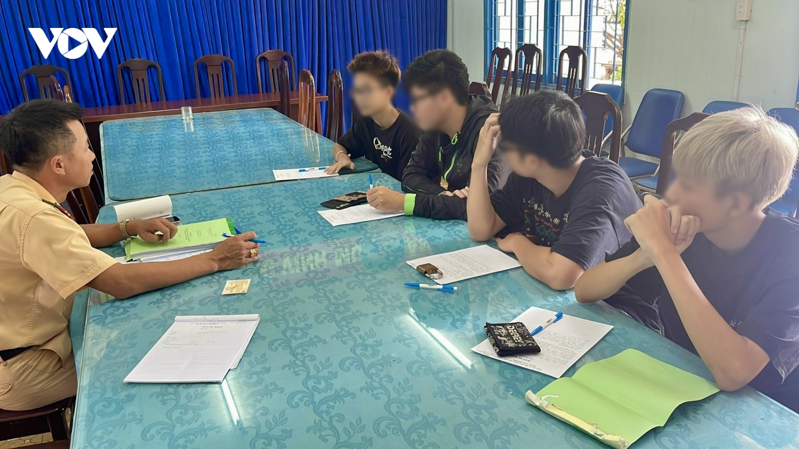 Xử lý nhóm thanh niên đứng trên xe khi tham gia giao thông ở TP.Vũng Tàu