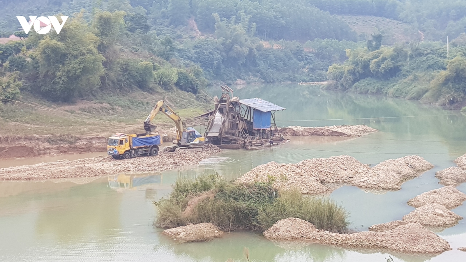 Công ty CP Cảng Tiên Du bị phạt 1,3 tỷ đồng vì khai thác khoáng sản sai phép