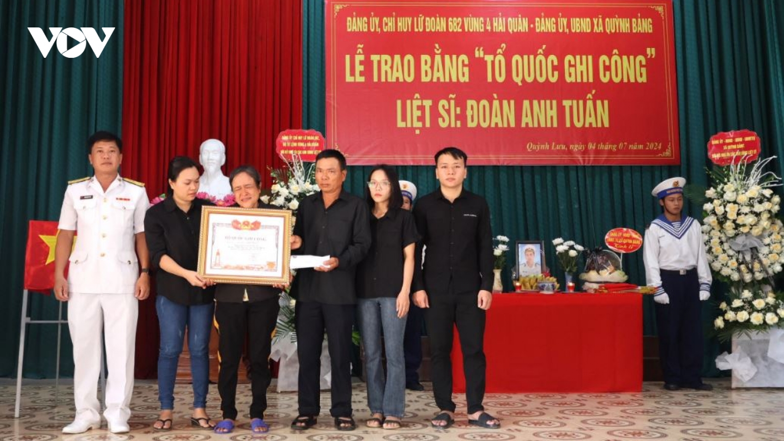Trao Bằng "Tổ quốc ghi công" đến gia đình 3 liệt sĩ hy sinh tại Trường Sa