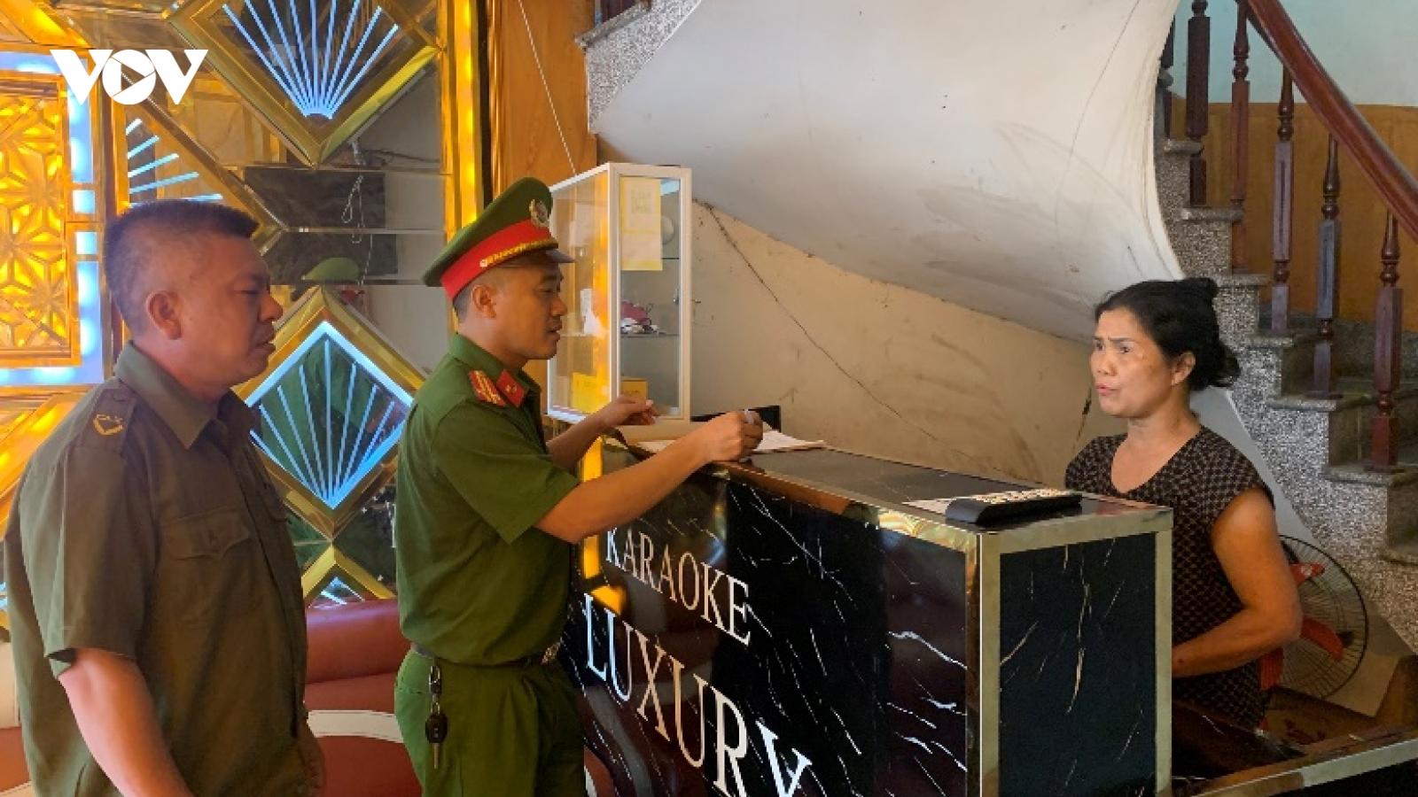 Phát hiện 4 nam, 3 nữ tổ chức sử dụng trái phép ma túy tại quán karaoke