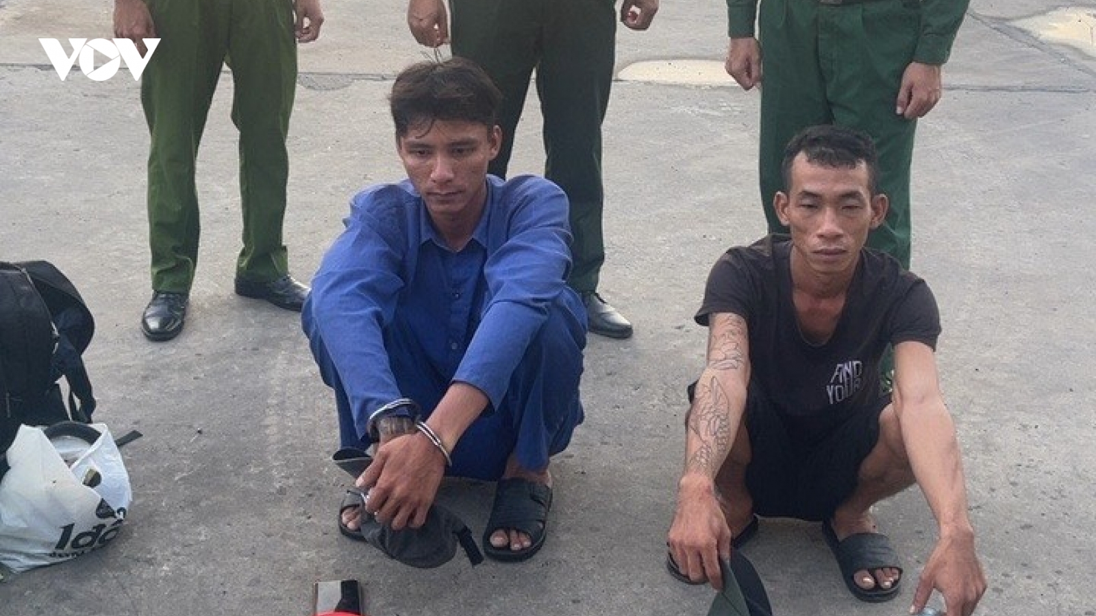 Mua ma túy đá để mang ra biển sử dụng
