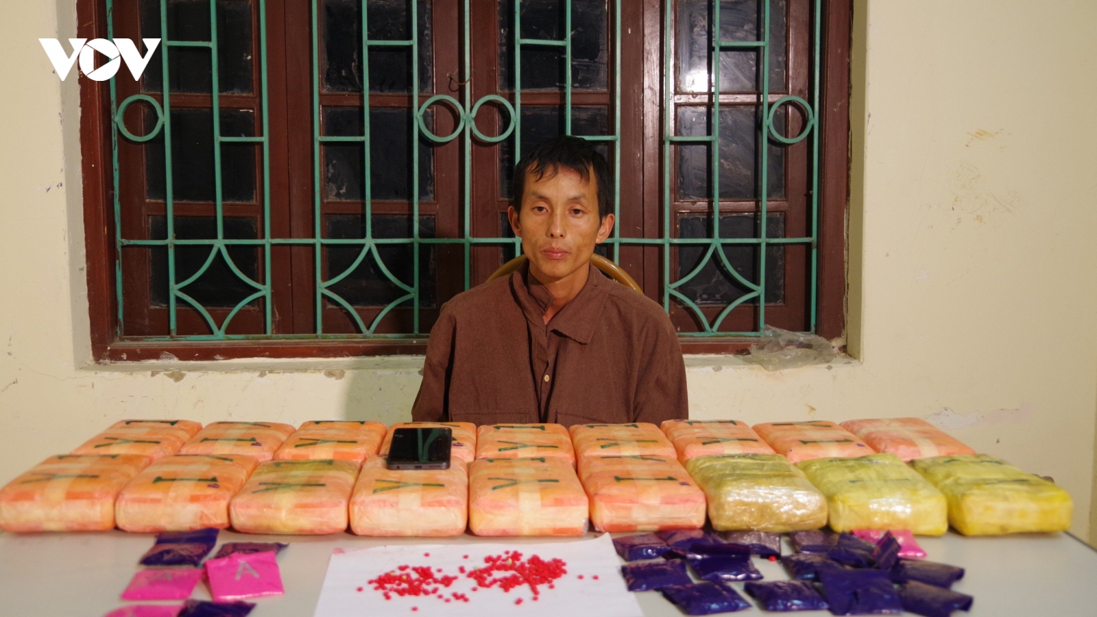 Lợi dụng trời mưa, đêm tối để vận chuyển 112.000 viên ma túy tổng hợp