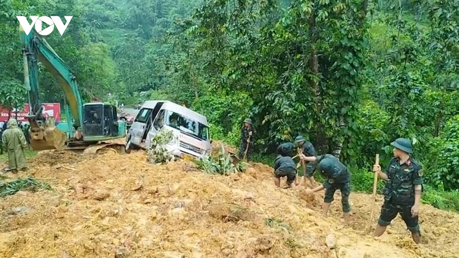 Hiện trường tìm kiếm người mất tích trong vụ sạt lở ở Hà Giang