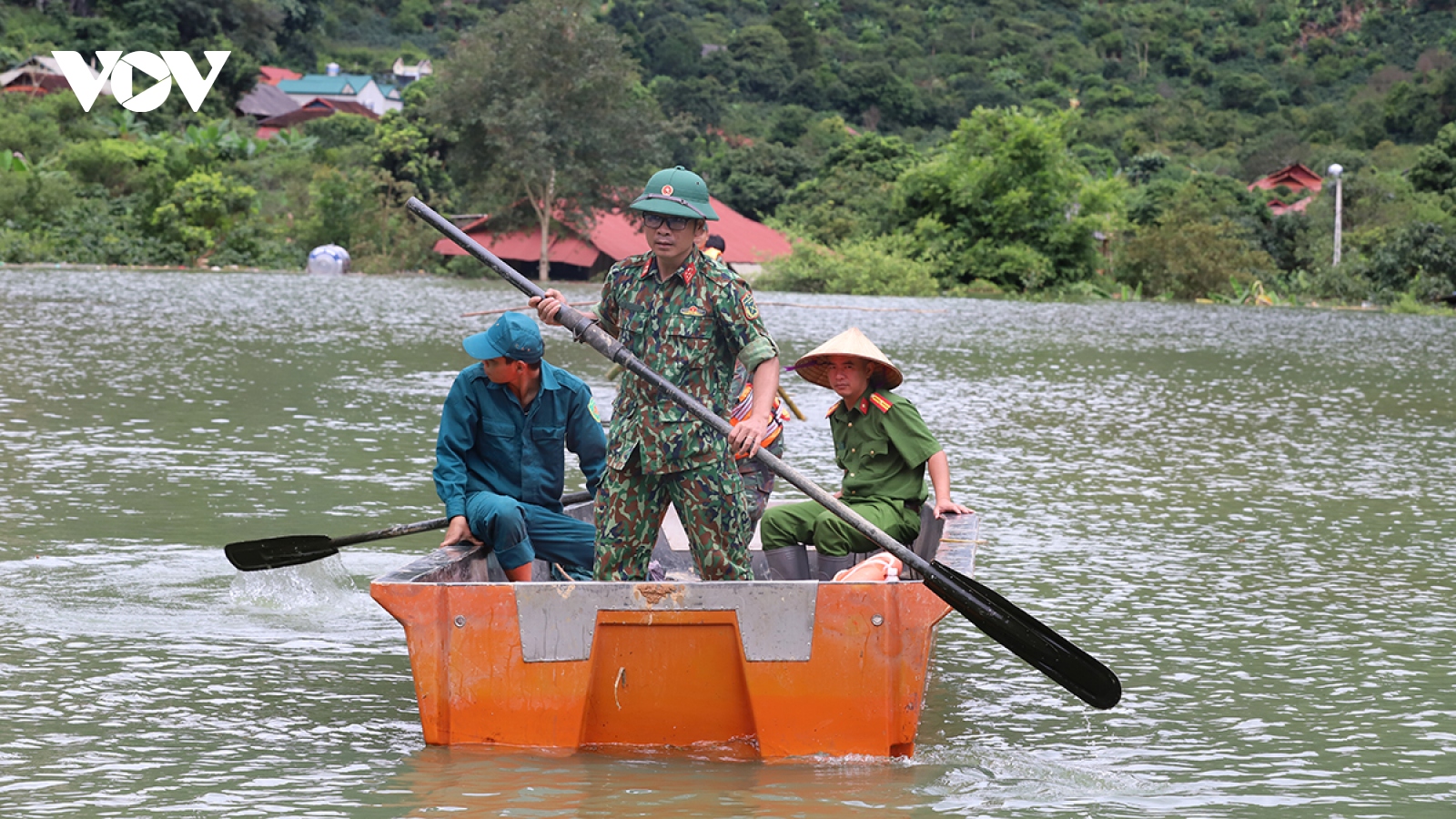 Một tuần sau lũ, 38 hộ dân ở TP Sơn La vẫn ngập sâu trong nước