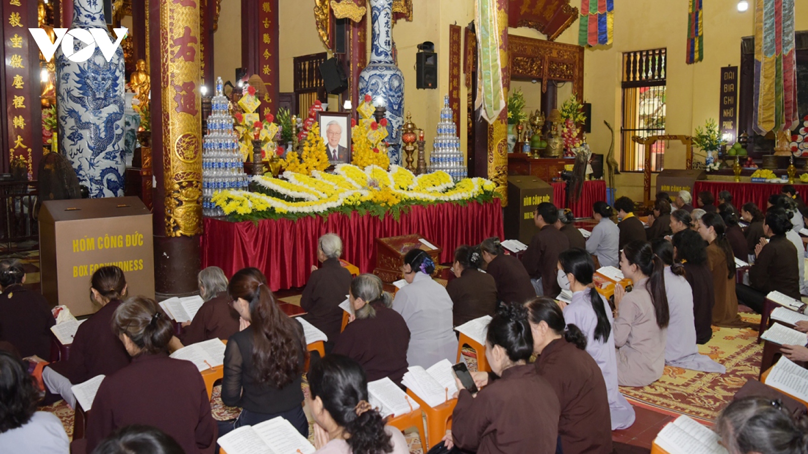 Buddhist followers hold requiem in memory of the Party chief