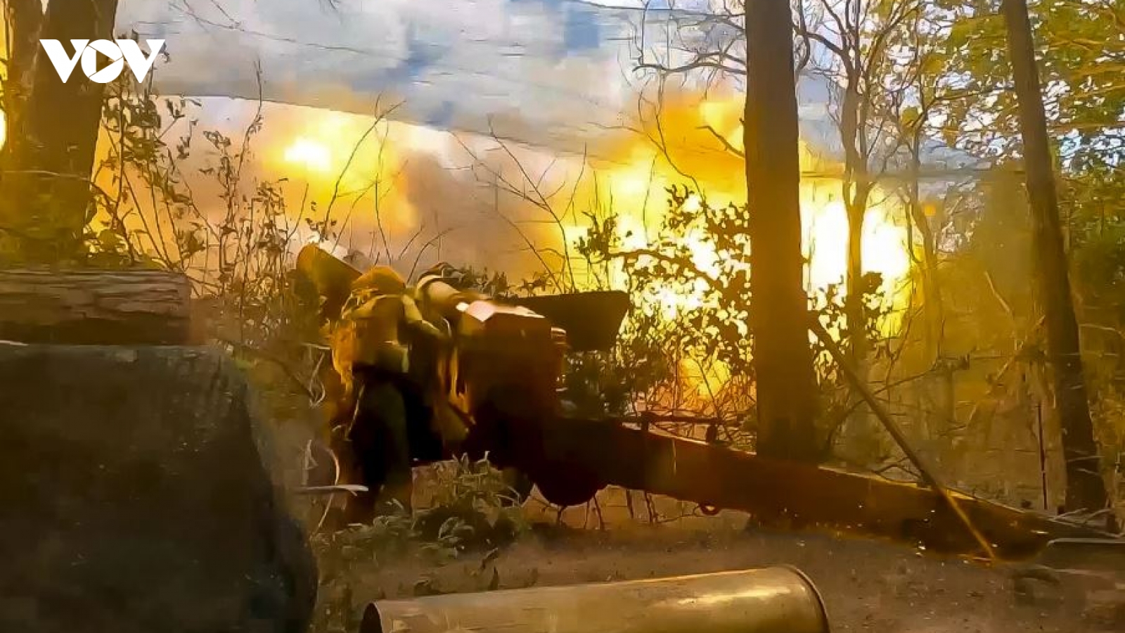 Lý do Ukraine phải vội vã rút lui khỏi một phần thành trì chiến lược ở Donetsk