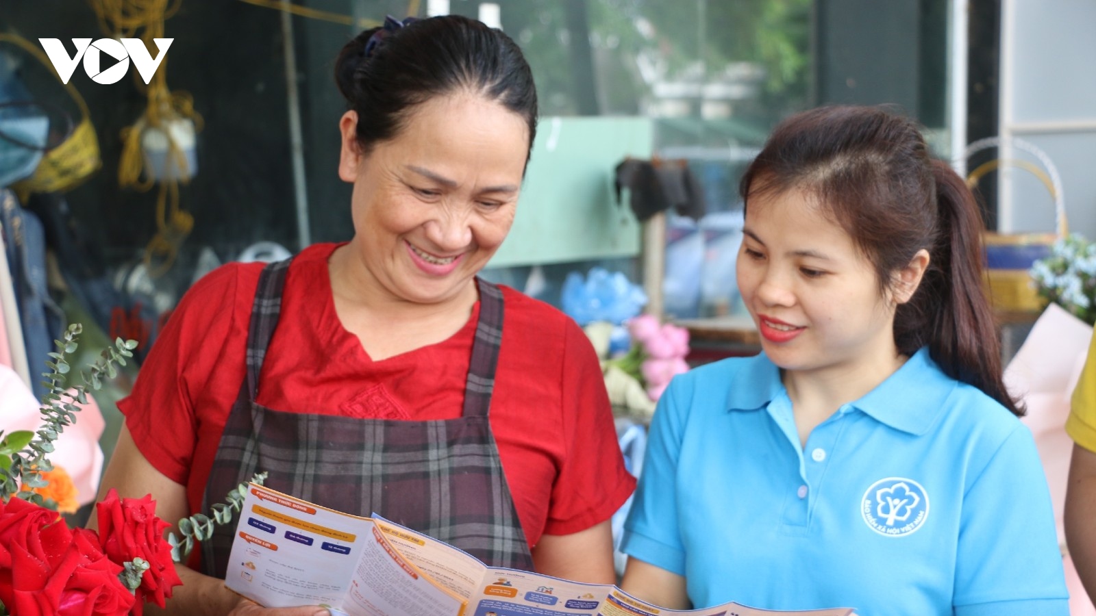 Các địa phương đẩy mạnh chi trả lương hưu, chế độ bảo hiểm xã hội qua tài khoản