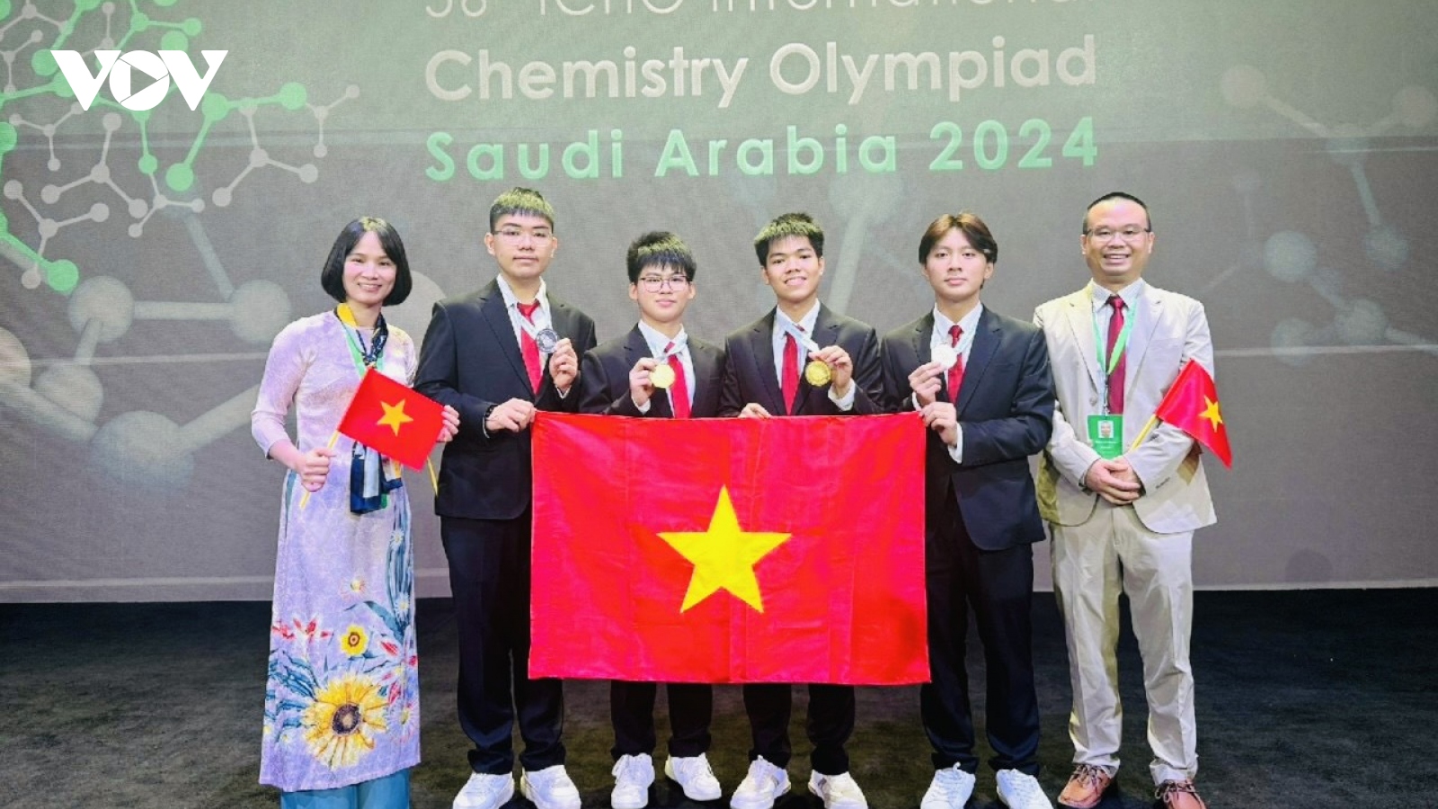 Việt Nam xếp thứ 2/89 quốc gia dự thi Olympic Hóa học quốc tế năm 2024