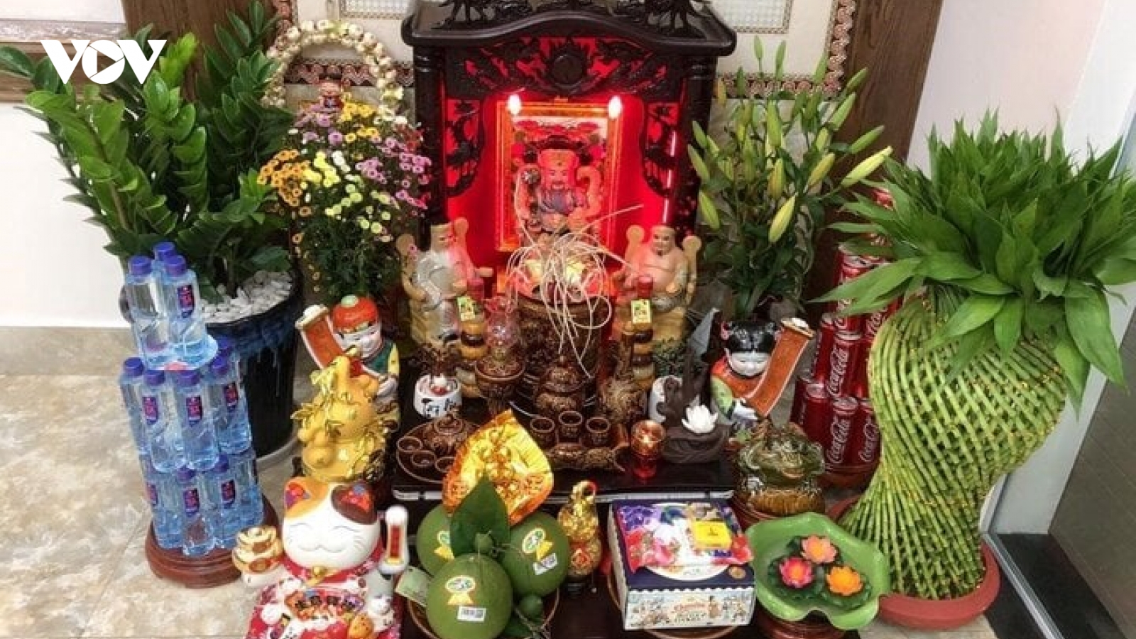 Tại sao bàn thờ thần tài lại đặt dưới mặt đất?
