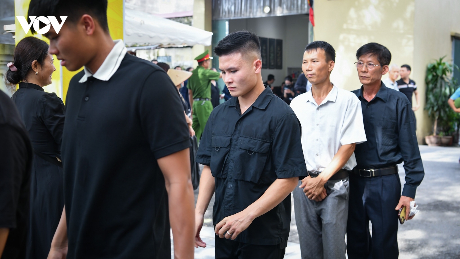 Quang Hải và dàn tuyển thủ Việt Nam xúc động đến viếng Tổng Bí thư Nguyễn Phú Trọng