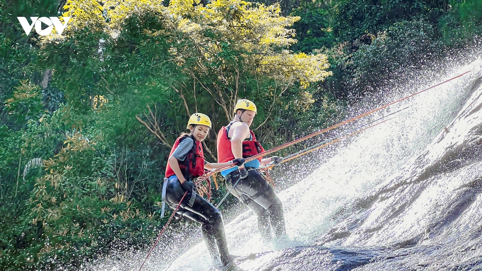 Tour vượt thác Đà Lạt trong top trải nghiệm hàng đầu thế giới